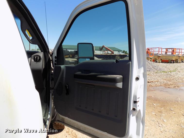 image for item DF4462 2011 Ford F550 Super Duty truck cab and chassis