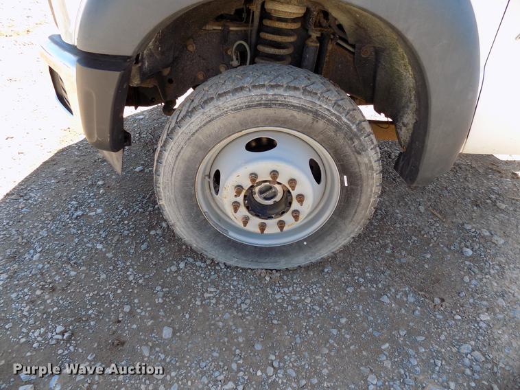 image for item DF4462 2011 Ford F550 Super Duty truck cab and chassis