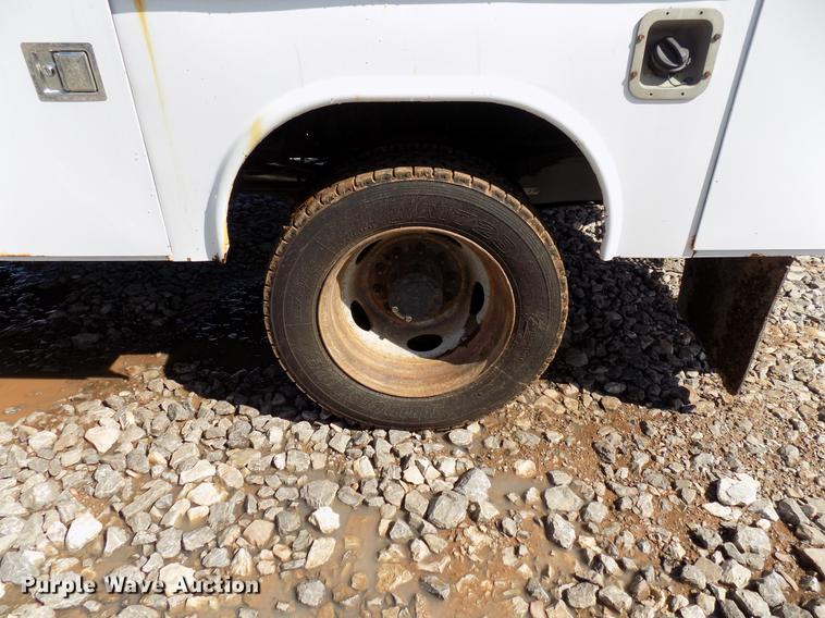 image for item DF4463 2011 Ford F450 Super Duty SuperCab utility bed truck