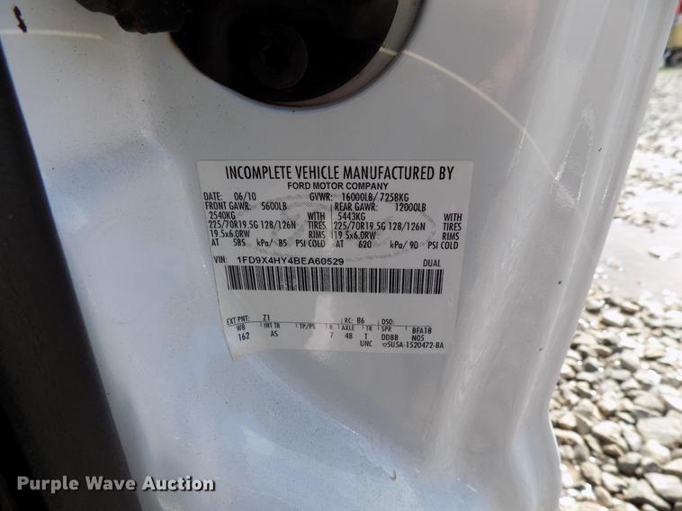 image for item DF4463 2011 Ford F450 Super Duty SuperCab utility bed truck