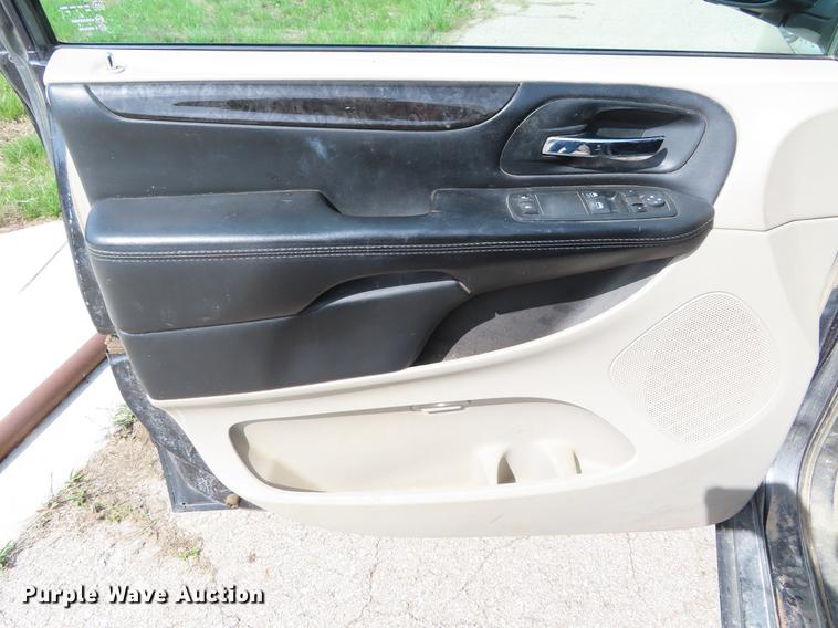 image for item DF7813 2014 Dodge Grand Caravan van