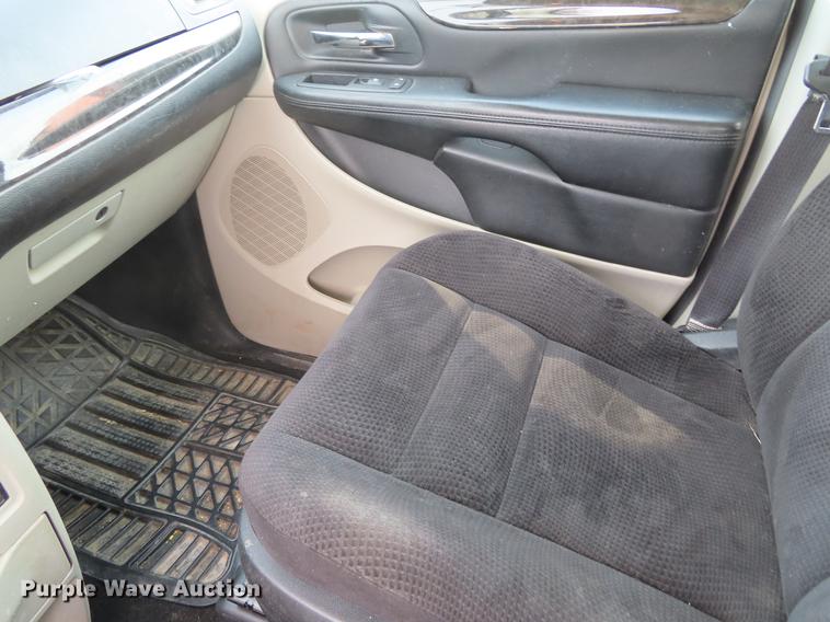 image for item DF7813 2014 Dodge Grand Caravan van