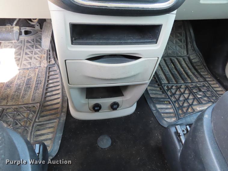 image for item DF7813 2014 Dodge Grand Caravan van