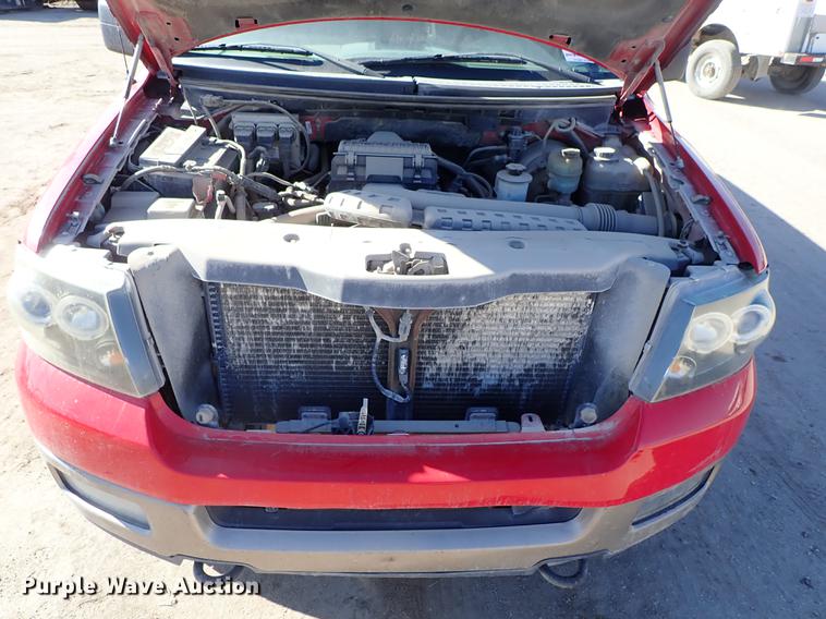 image for item DF8813 2004 Ford F150 SuperCrew pickup truck