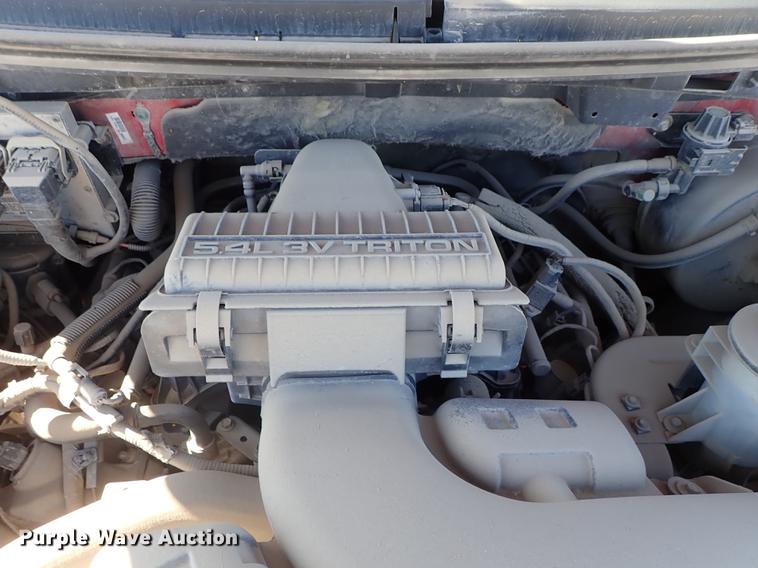 image for item DF8813 2004 Ford F150 SuperCrew pickup truck