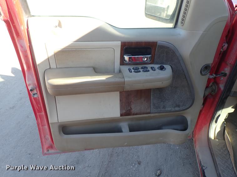 image for item DF8813 2004 Ford F150 SuperCrew pickup truck