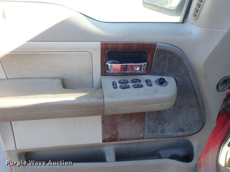 image for item DF8813 2004 Ford F150 SuperCrew pickup truck