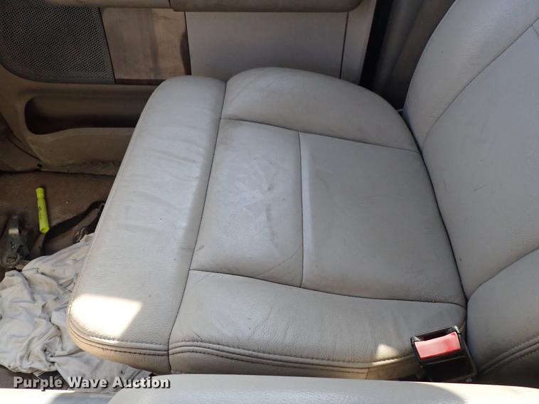 image for item DF8813 2004 Ford F150 SuperCrew pickup truck