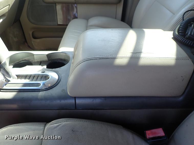 image for item DF8813 2004 Ford F150 SuperCrew pickup truck