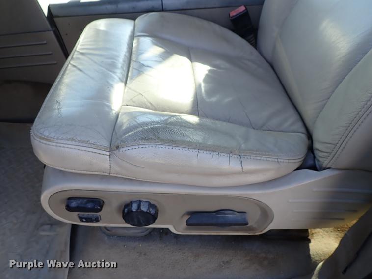 image for item DF8813 2004 Ford F150 SuperCrew pickup truck