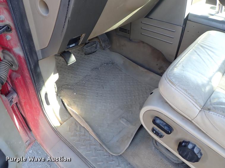 image for item DF8813 2004 Ford F150 SuperCrew pickup truck