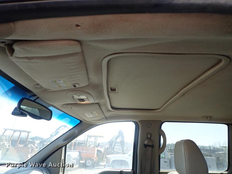 image for item DF8813 2004 Ford F150 SuperCrew pickup truck