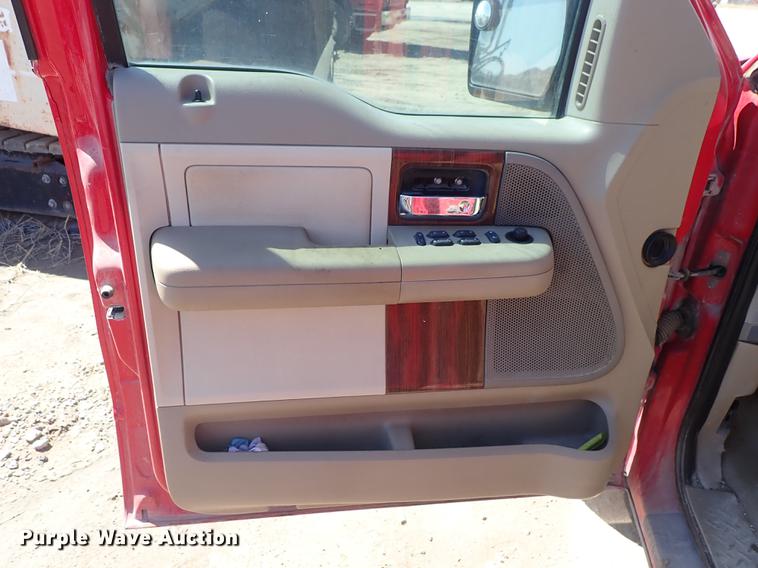 image for item DF8847 2004 Ford F150 SuperCrew pickup truck