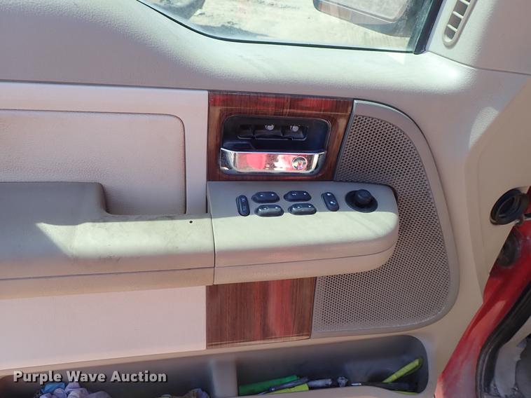 image for item DF8847 2004 Ford F150 SuperCrew pickup truck