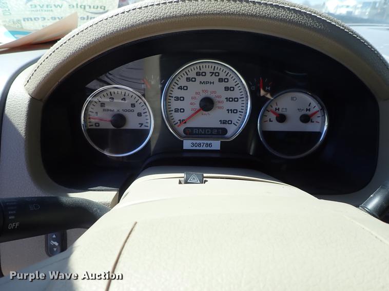 image for item DF8847 2004 Ford F150 SuperCrew pickup truck