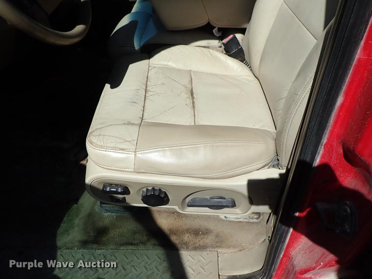 image for item DF8847 2004 Ford F150 SuperCrew pickup truck