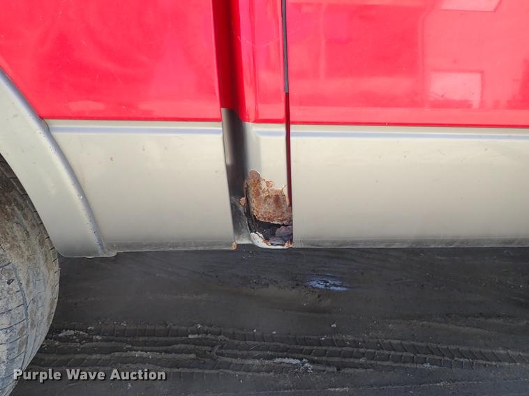 image for item DF8847 2004 Ford F150 SuperCrew pickup truck