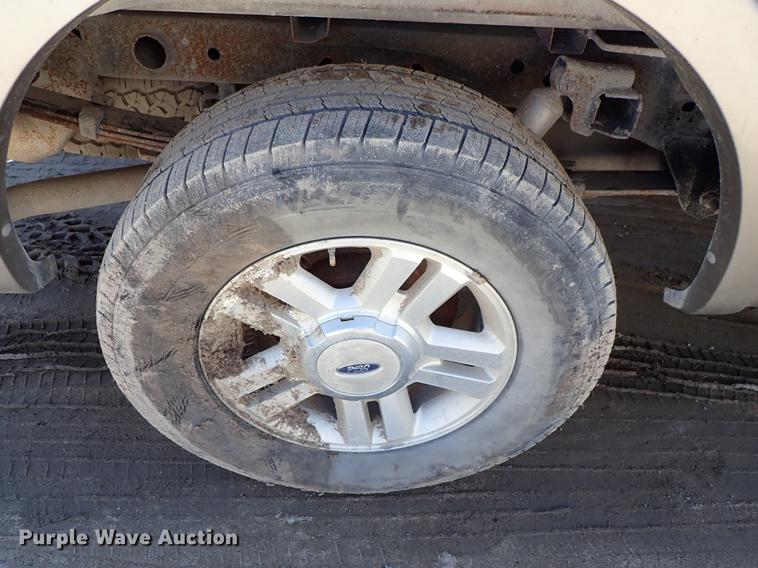 image for item DF8847 2004 Ford F150 SuperCrew pickup truck