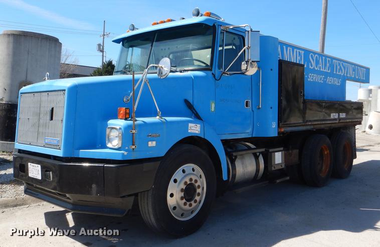 image for item DG0961 1991 White GMC WG service truck