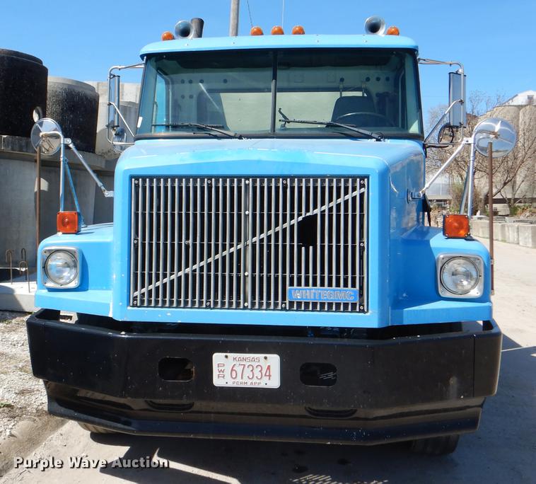 image for item DG0961 1991 White GMC WG service truck