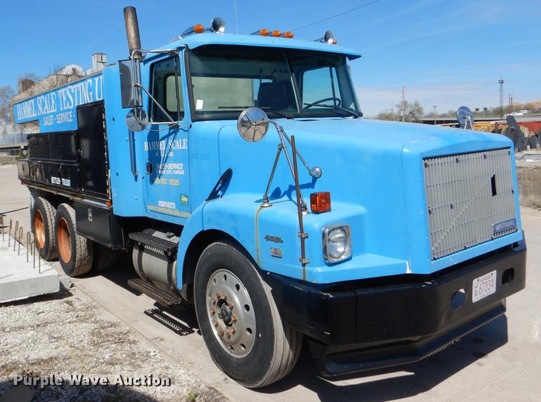 image for item DG0961 1991 White GMC WG service truck