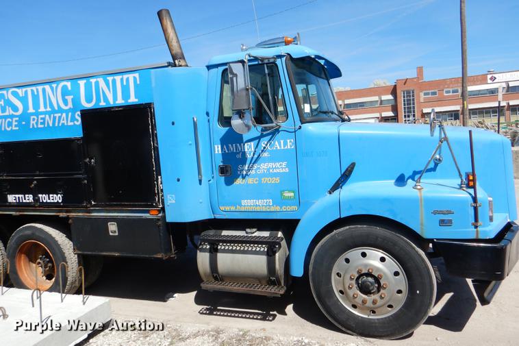 image for item DG0961 1991 White GMC WG service truck