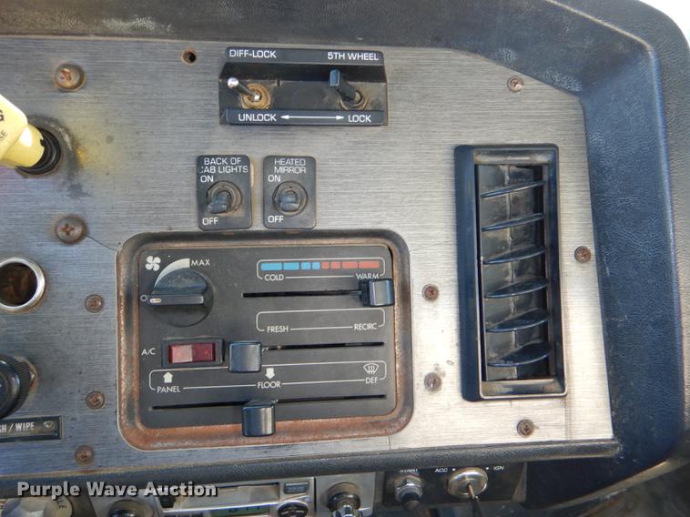 image for item DG0961 1991 White GMC WG service truck