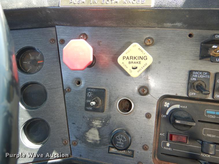 image for item DG0961 1991 White GMC WG service truck