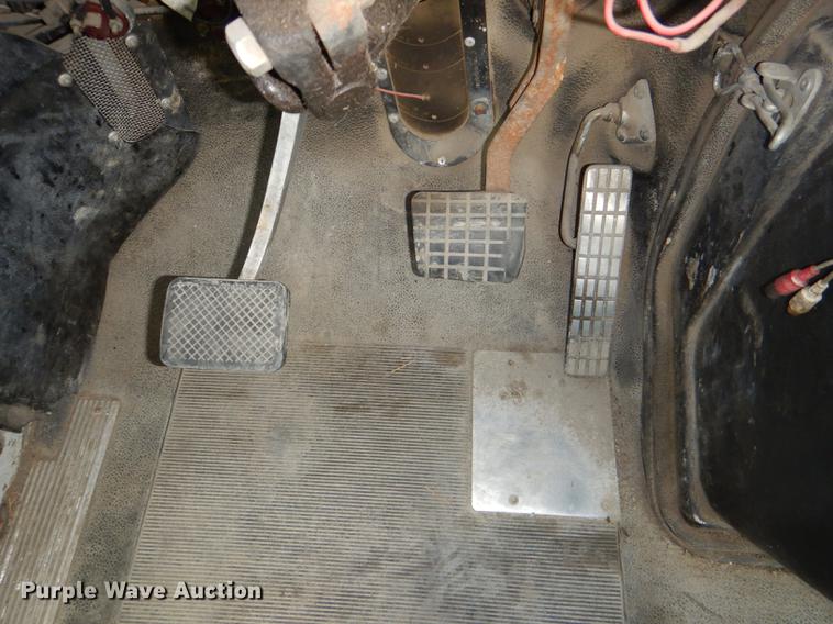 image for item DG0961 1991 White GMC WG service truck