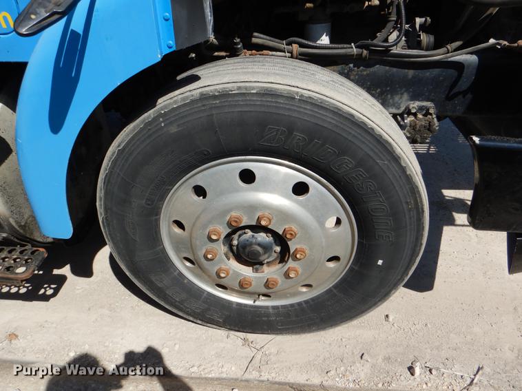 image for item DG0961 1991 White GMC WG service truck