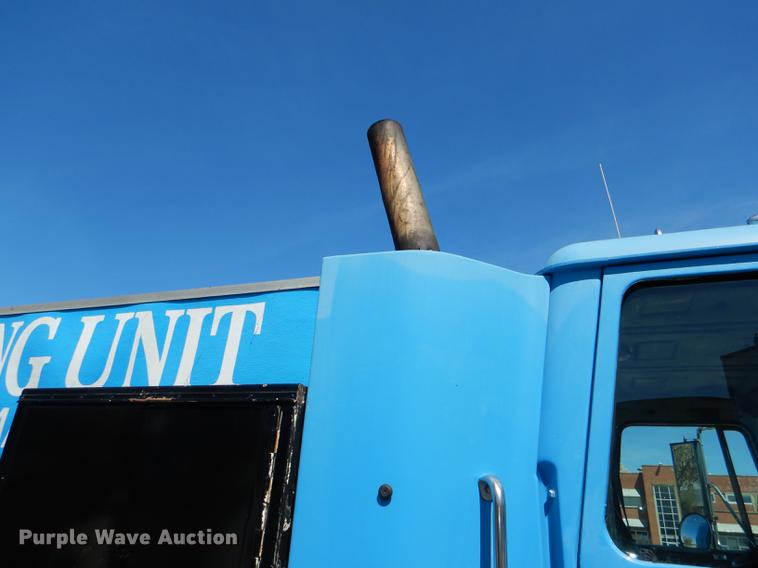 image for item DG0961 1991 White GMC WG service truck