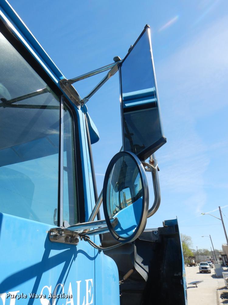 image for item DG0961 1991 White GMC WG service truck