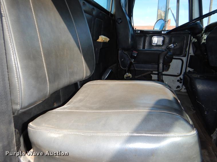 image for item DG0961 1991 White GMC WG service truck