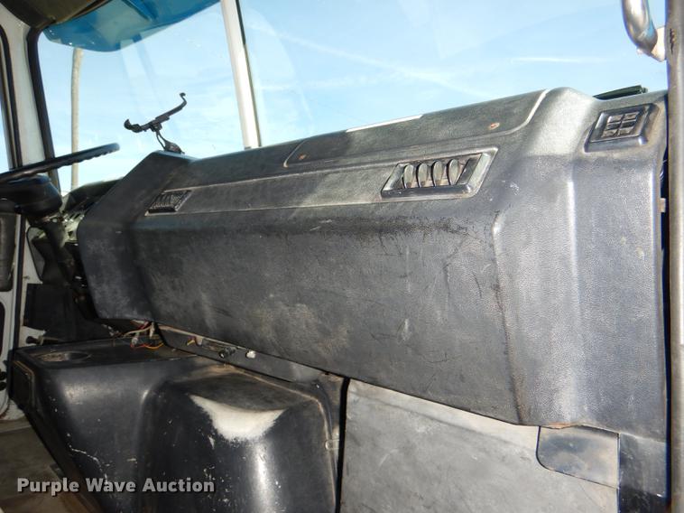 image for item DG0961 1991 White GMC WG service truck