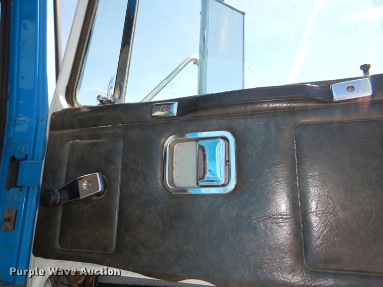 image for item DG0961 1991 White GMC WG service truck