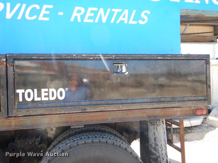 image for item DG0961 1991 White GMC WG service truck