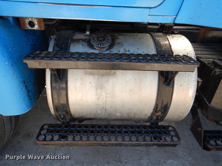 image for item DG0961 1991 White GMC WG service truck