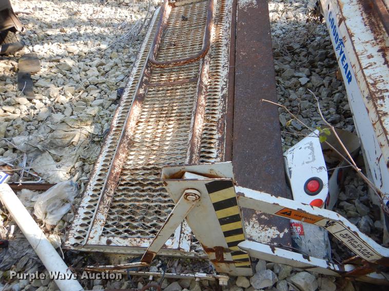 image for item DG1000 Utility bed