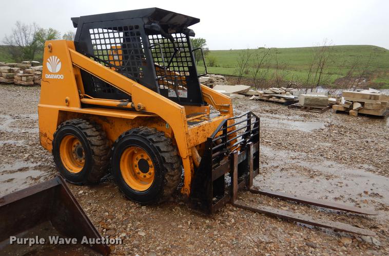 image for item DG1019 1998 Daewoo DSL601 skid steer