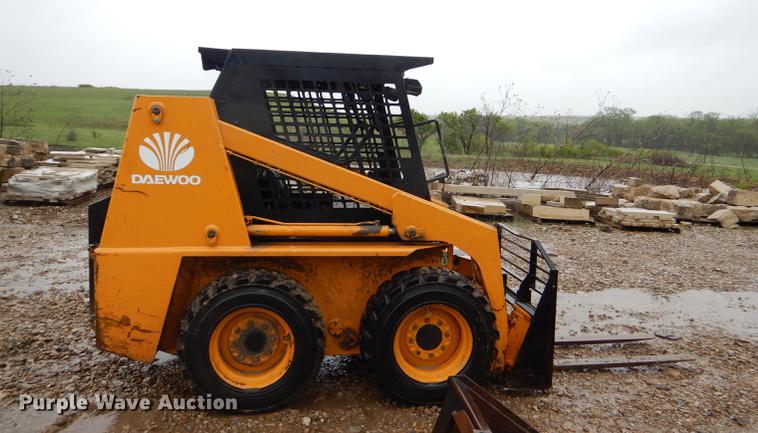 image for item DG1019 1998 Daewoo DSL601 skid steer