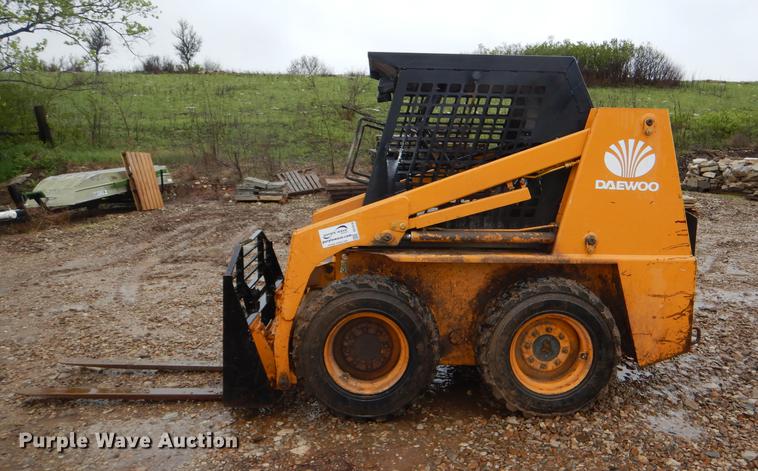 image for item DG1019 1998 Daewoo DSL601 skid steer