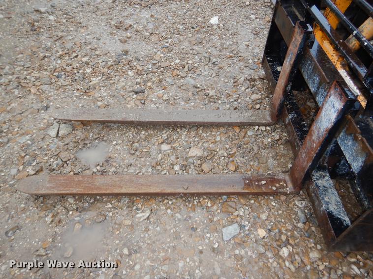 image for item DG1019 1998 Daewoo DSL601 skid steer