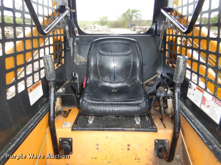 image for item DG1019 1998 Daewoo DSL601 skid steer