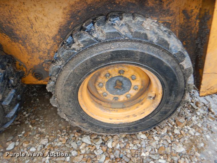 image for item DG1019 1998 Daewoo DSL601 skid steer