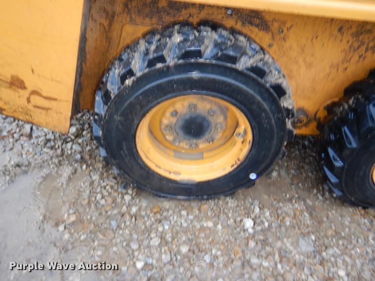 image for item DG1019 1998 Daewoo DSL601 skid steer