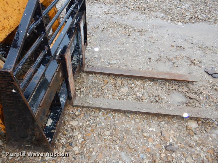 image for item DG1019 1998 Daewoo DSL601 skid steer