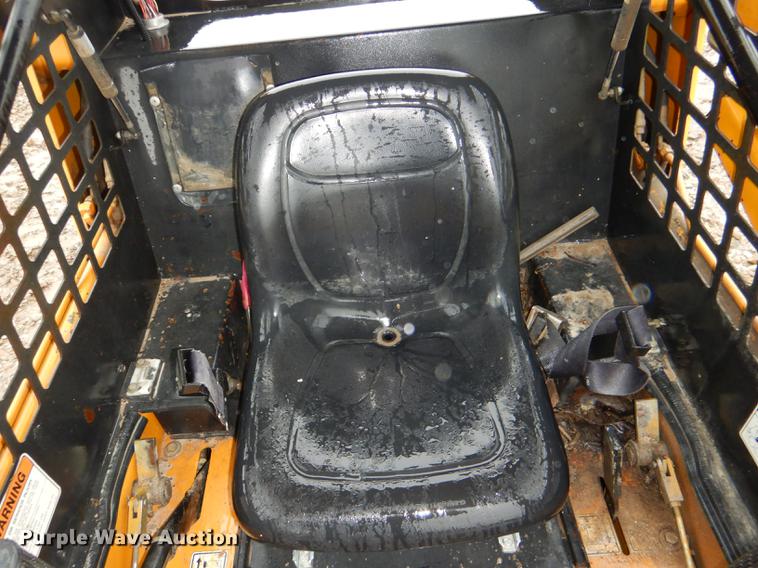 image for item DG1019 1998 Daewoo DSL601 skid steer