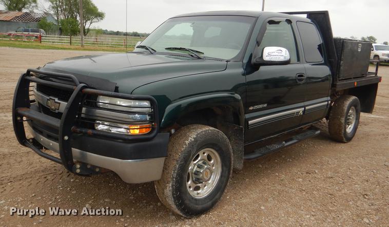 image for item DG1050 2002 Chevrolet Silverado 2500 Ext. Cab flatbed pickup truck