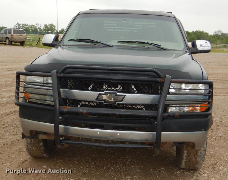 image for item DG1050 2002 Chevrolet Silverado 2500 Ext. Cab flatbed pickup truck