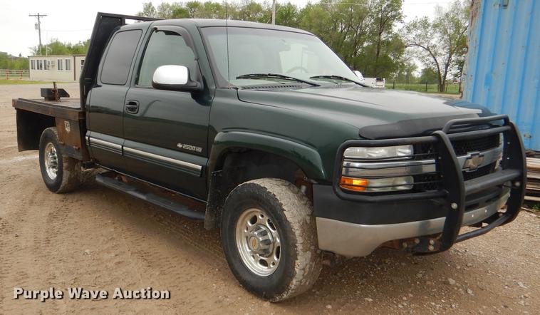 image for item DG1050 2002 Chevrolet Silverado 2500 Ext. Cab flatbed pickup truck